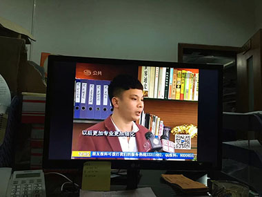 隆客色自拍杆受深圳卫视财经、公共频道曝光即将还有深入专访！